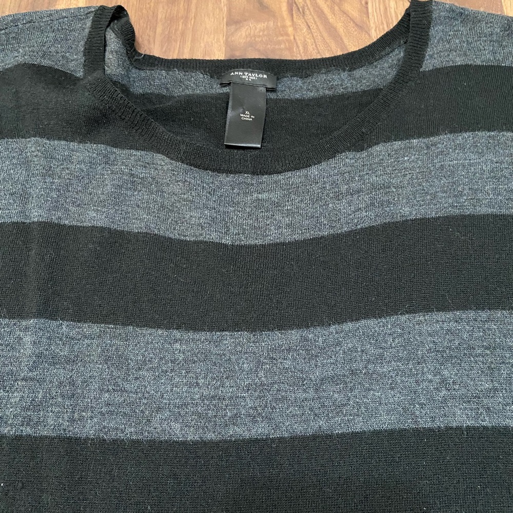Ann Taylor black and gray tunic sweater - Picture 3 of 9